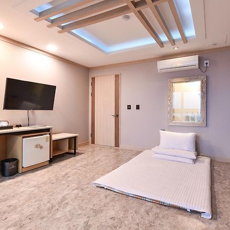 גנגנאונג Hotel Topsville מראה חיצוני תמונה